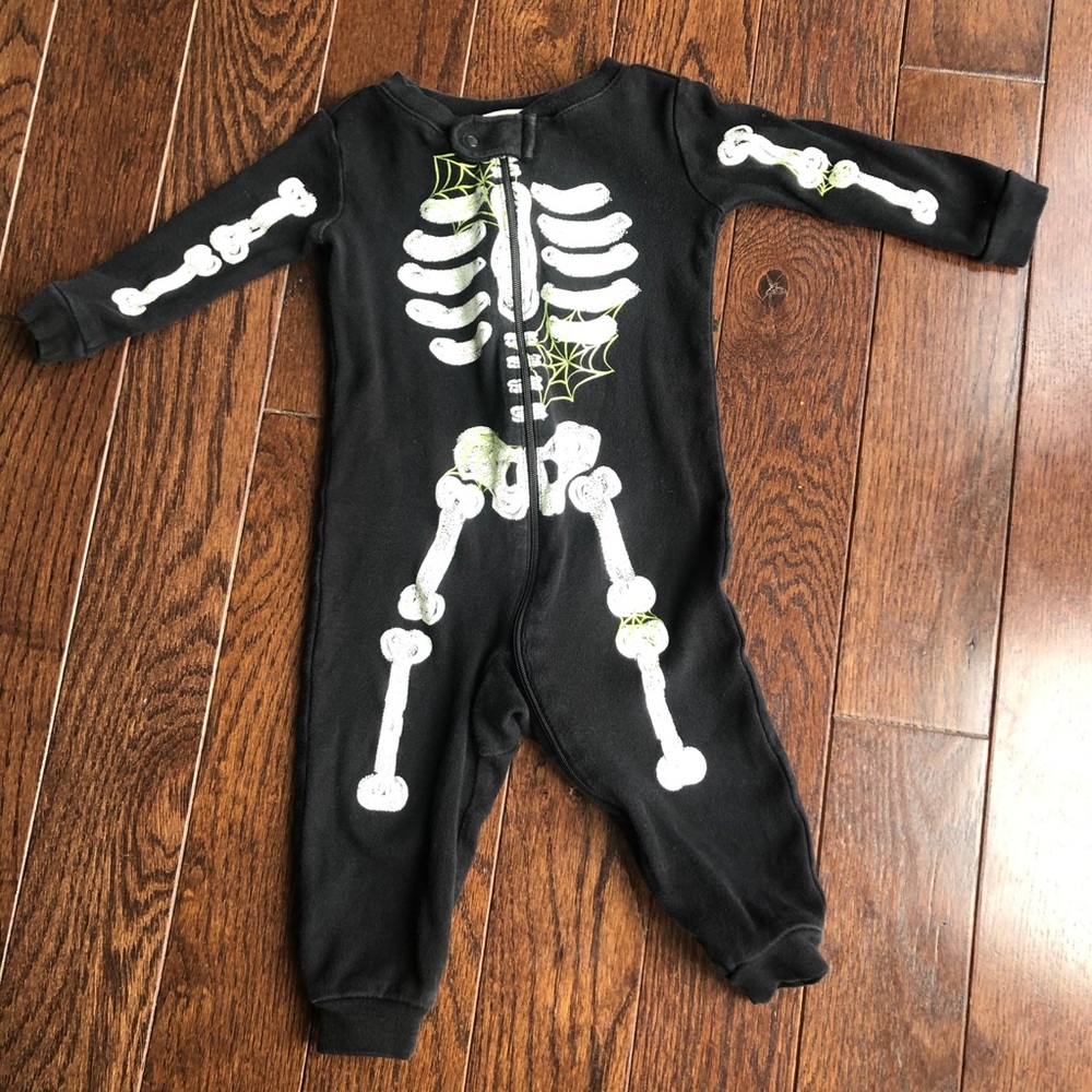 Skeleton pajamas Halloween size 6-12